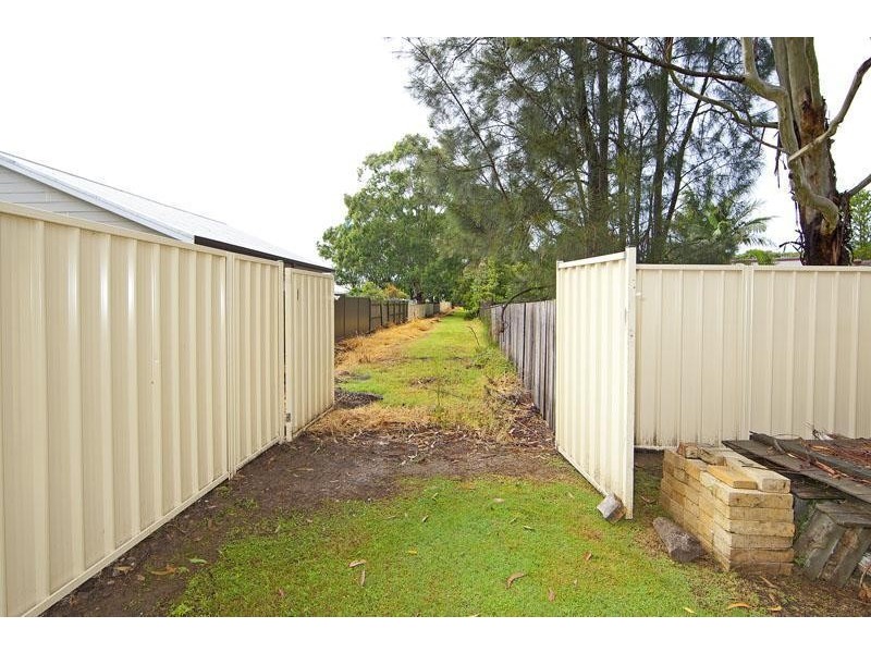 23 Albatross Road, Berkeley Vale NSW 2261