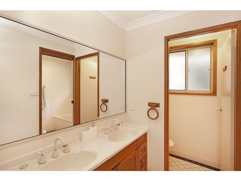 20 Stornaway Crescent, Berkeley Vale NSW 2261