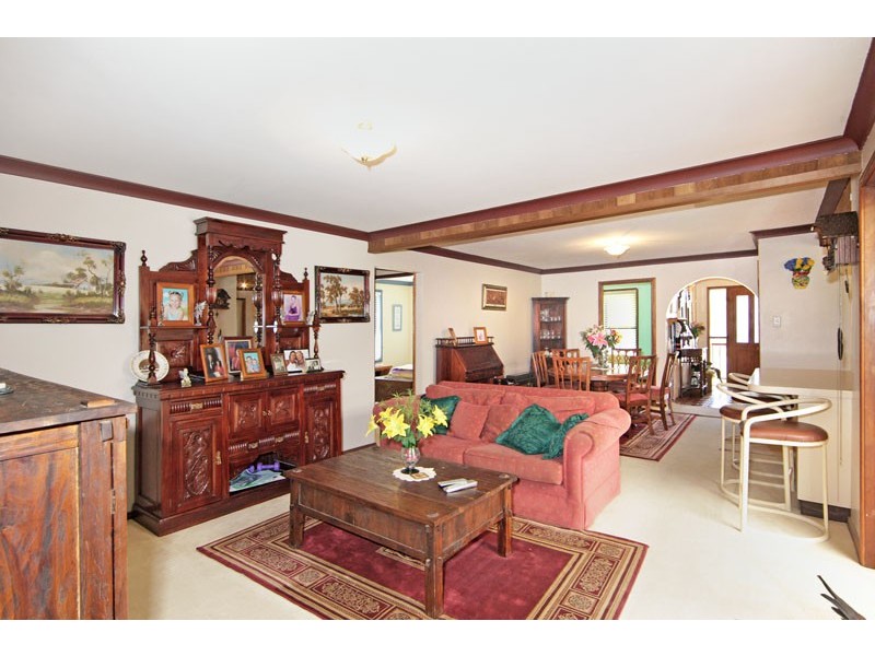 1 Rossmore Close, Wyong NSW 2259