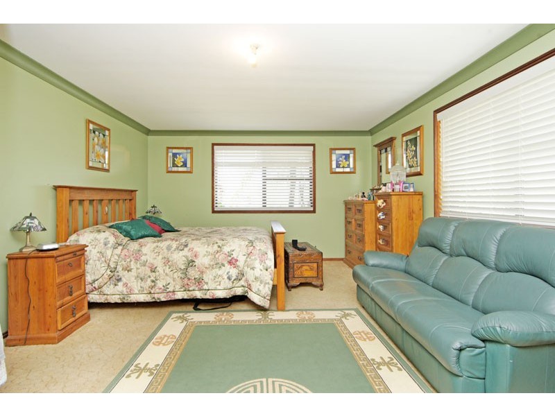 1 Rossmore Close, Wyong NSW 2259