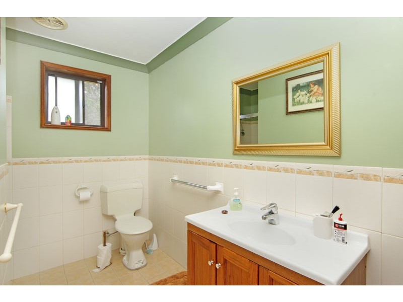 1 Rossmore Close, Wyong NSW 2259