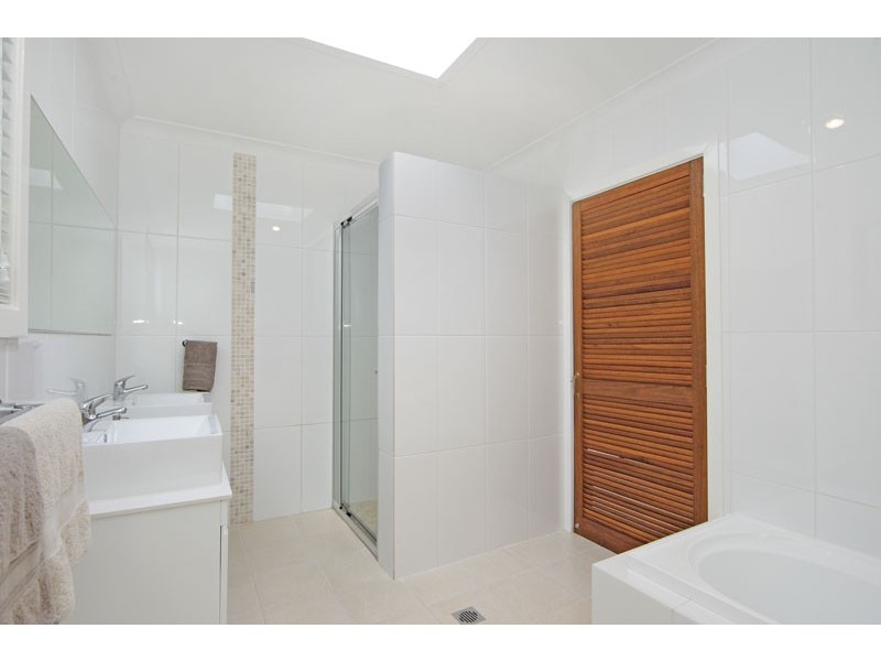 9 Buckingham Road, Berkeley Vale NSW 2261