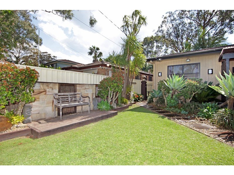 9 Buckingham Road, Berkeley Vale NSW 2261