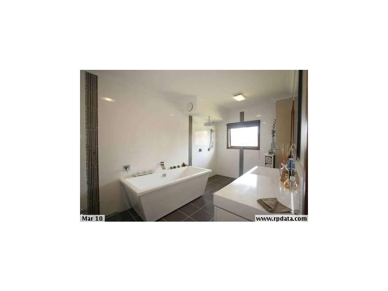 311 Lakedge Avenue, Berkeley Vale NSW 2261