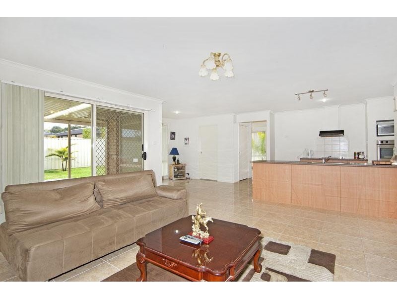 14 Highcliff Close, Woongarrah NSW 2259