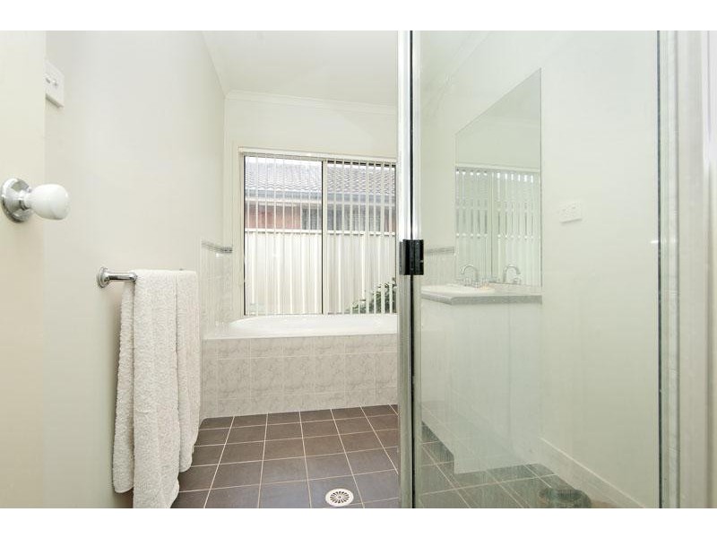 14 Highcliff Close, Woongarrah NSW 2259