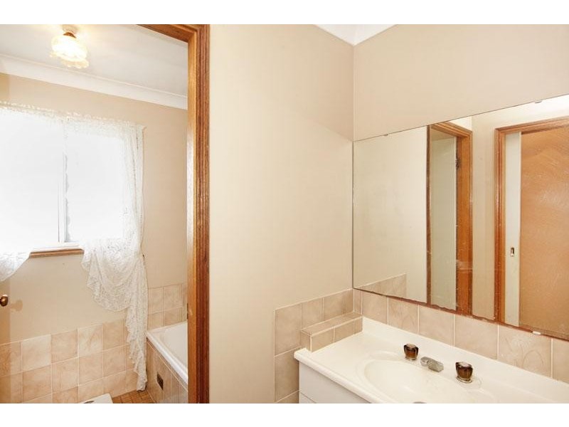 24 Platypus Road, Berkeley Vale NSW 2261