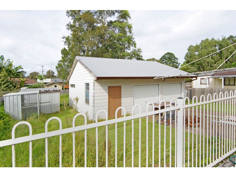 24 Platypus Road, Berkeley Vale NSW 2261