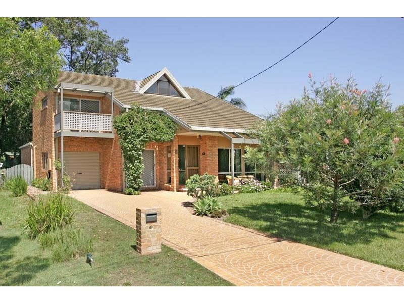 2 Panorama Parade, Berkeley Vale NSW 2261