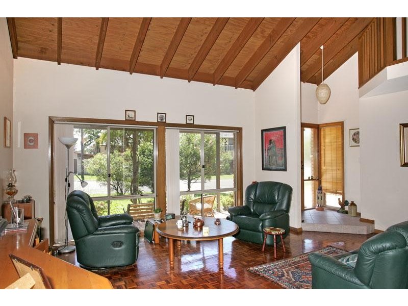 2 Panorama Parade, Berkeley Vale NSW 2261