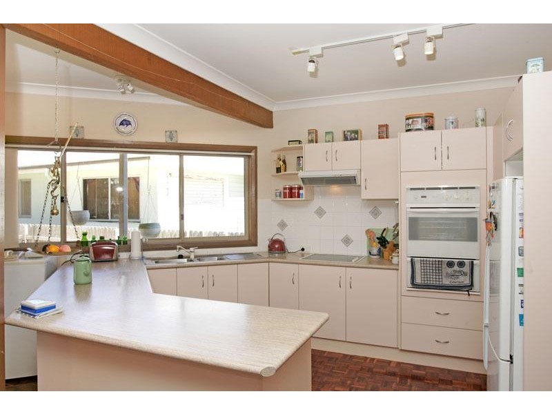 2 Panorama Parade, Berkeley Vale NSW 2261
