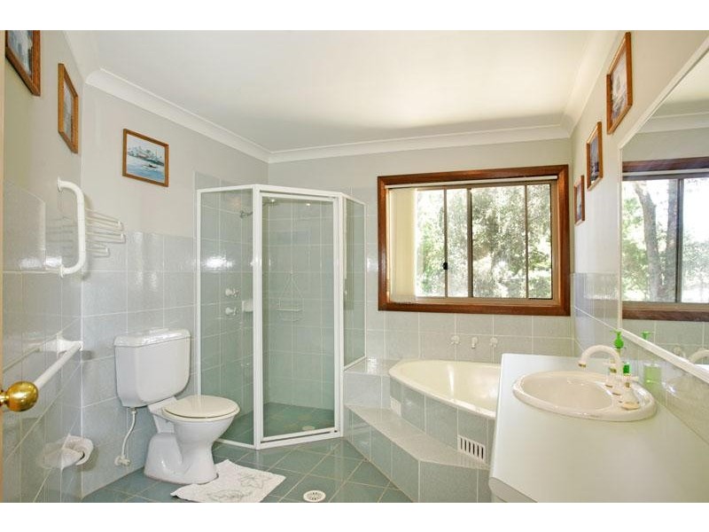 2 Panorama Parade, Berkeley Vale NSW 2261