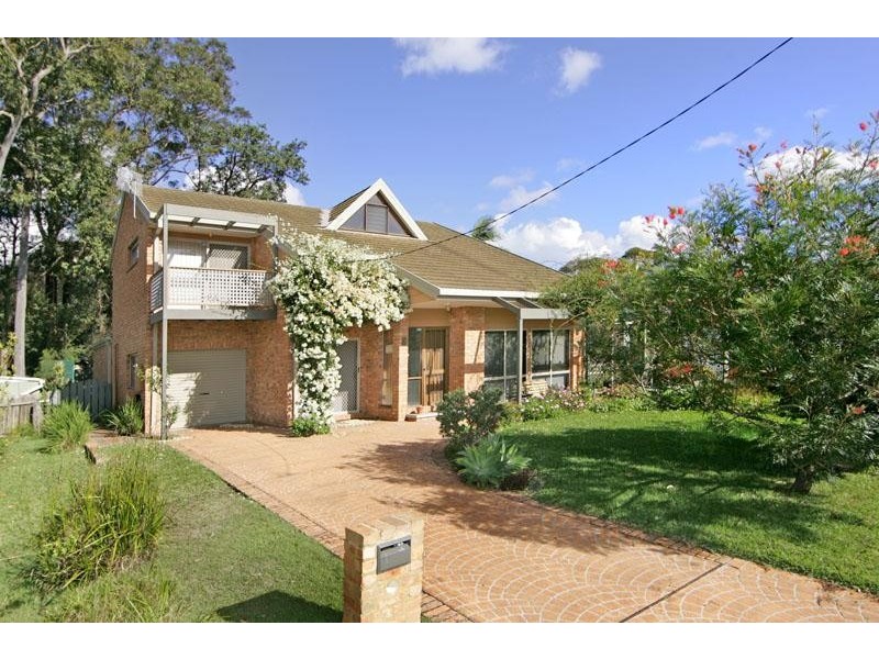 2 Panorama Parade, Berkeley Vale NSW 2261