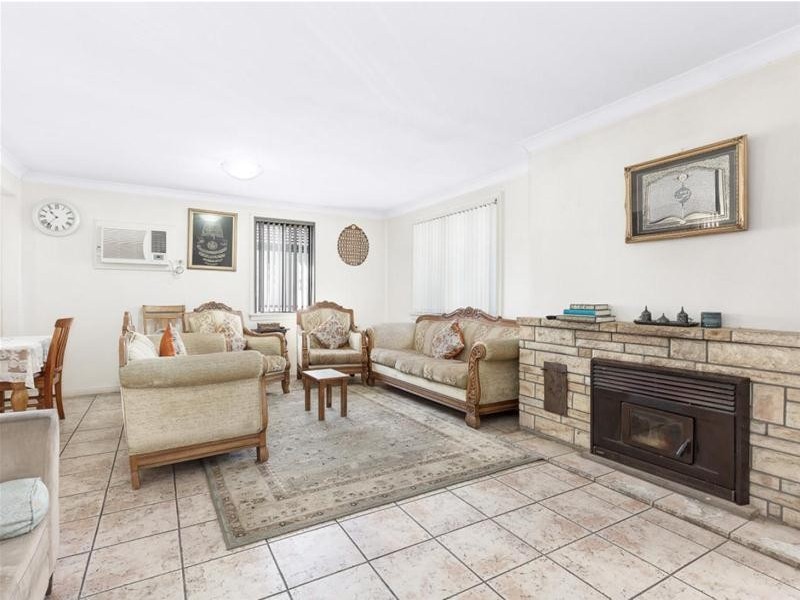 37 Romney Crescent, Miller NSW 2168