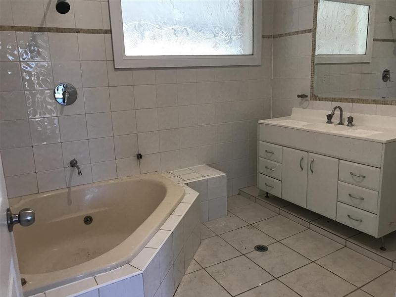 48 Third Avenue, Macquarie Fields NSW 2564