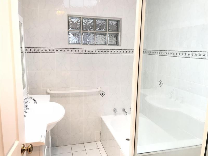 15 Cumberland Avenue, Georges Hall NSW 2198