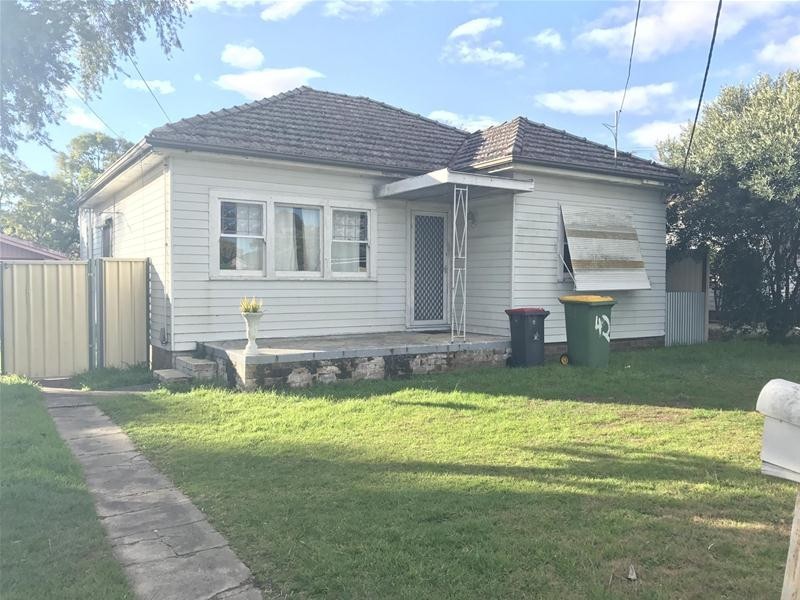 42 Haig Avenue, Georges Hall NSW 2198