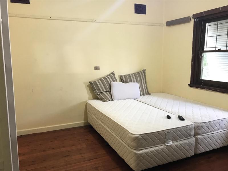 42 Haig Avenue, Georges Hall NSW 2198