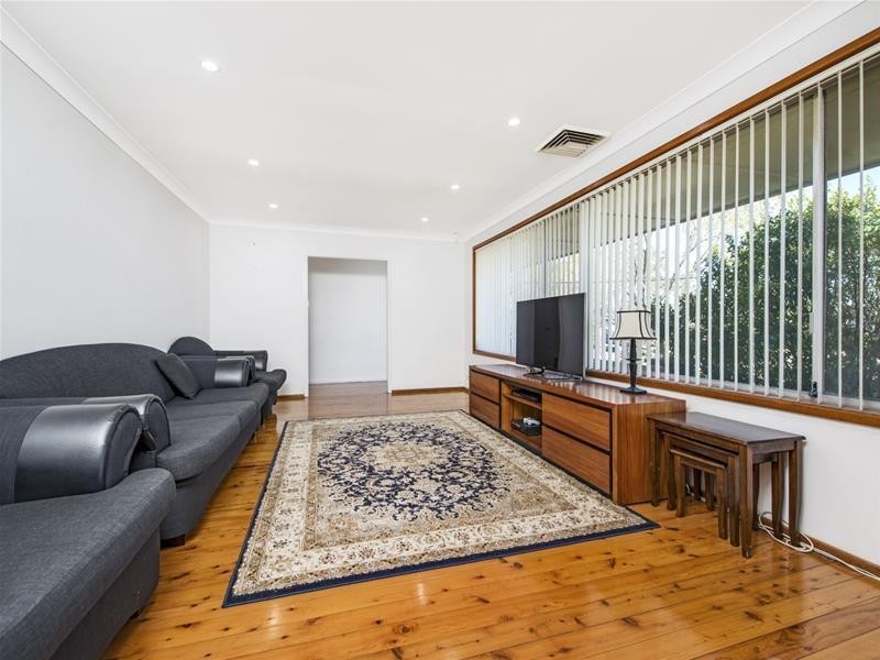 4 Josephine Crescent, Georges Hall NSW 2198