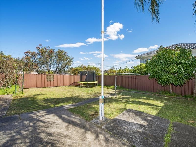 4 Josephine Crescent, Georges Hall NSW 2198