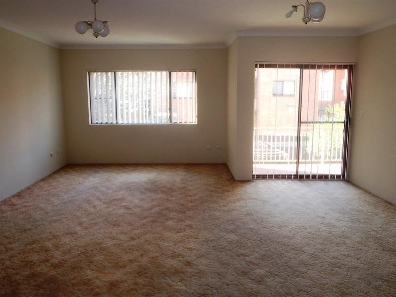 33 Queens Road, Westmead NSW 2145