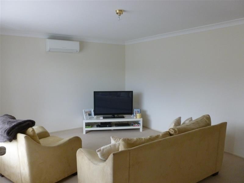 48 Manorhouse Boulevard, Quakers Hill NSW 2763