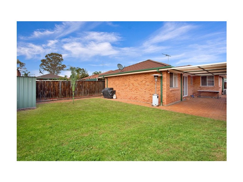 8 Glenview Grove, Glendenning NSW 2761