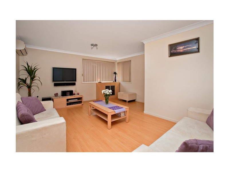 8 Glenview Grove, Glendenning NSW 2761