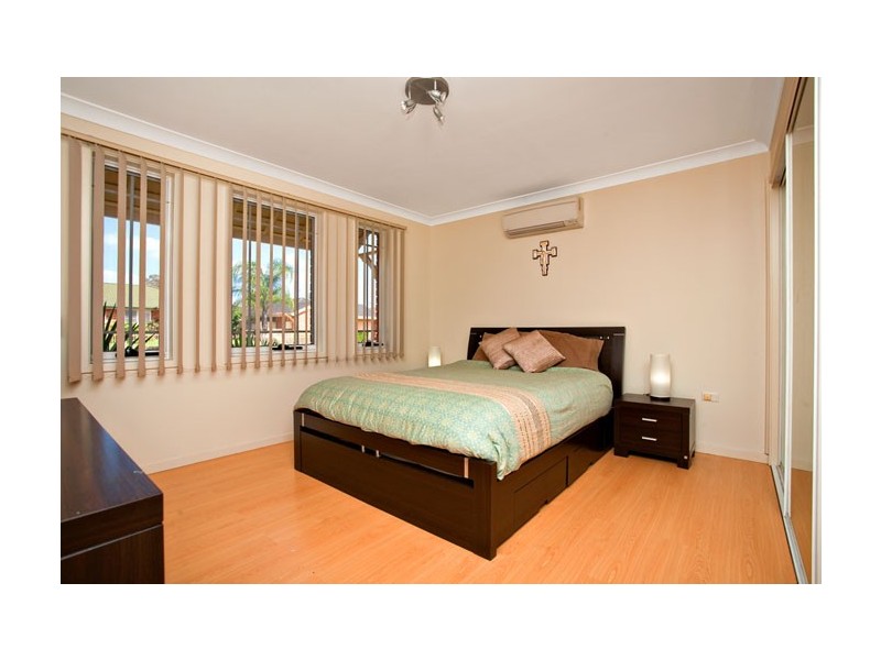 8 Glenview Grove, Glendenning NSW 2761