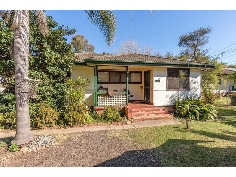 24 Luzon Avenue, Lethbridge Park NSW 2770