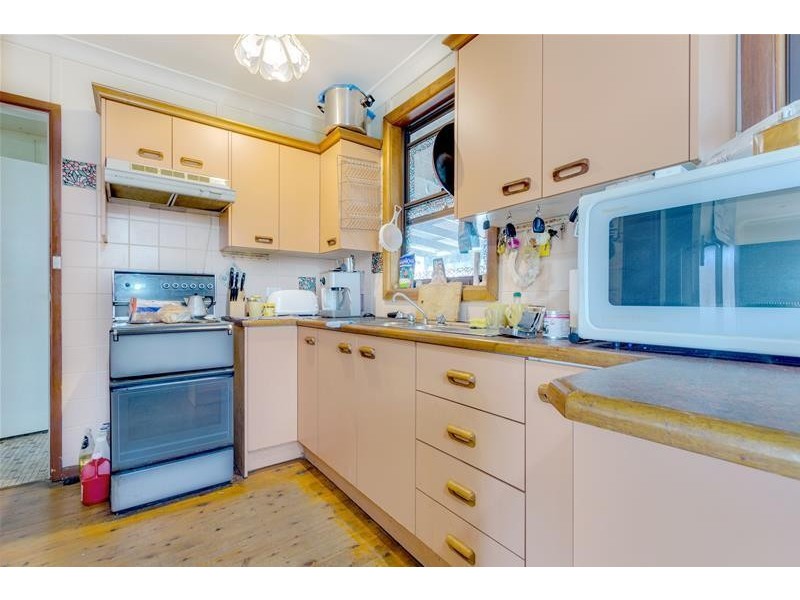 24 Luzon Avenue, Lethbridge Park NSW 2770