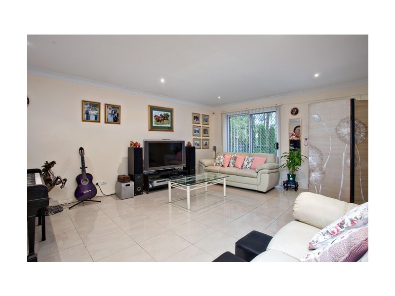 27 Cumming Crescent, Quakers Hill NSW 2763