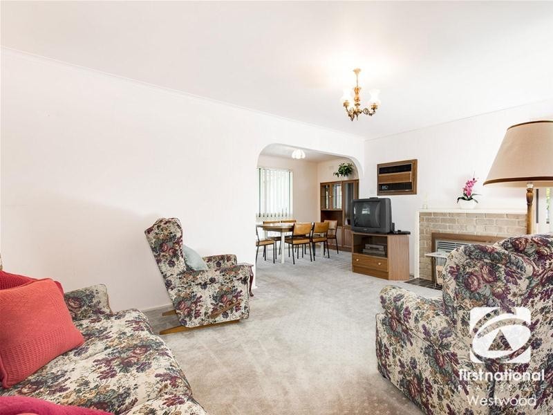 34 Strathmore Crescent, Hoppers Crossing VIC 3029