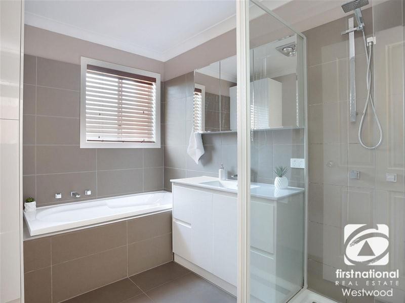 2/6 Havelock Place, Wyndham Vale VIC 3024