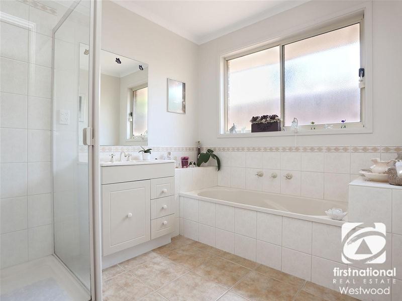 38 Everwin Drive, Werribee VIC 3030