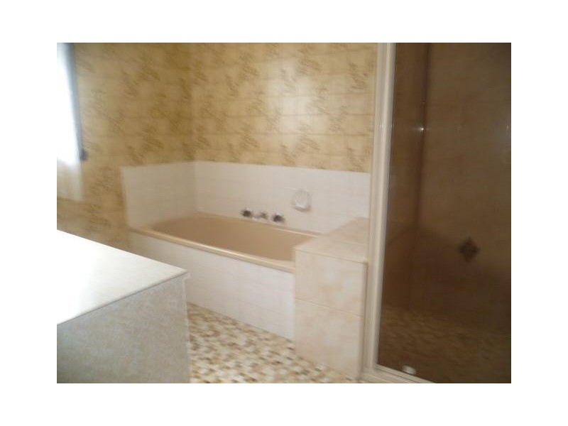 40 Simmons Drive, Seaholme VIC 3018