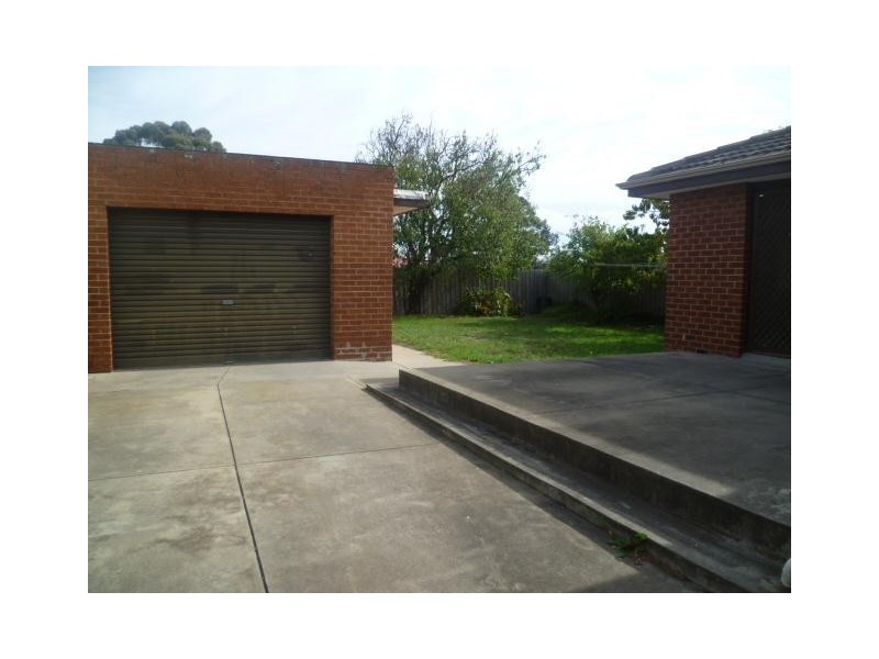 40 Simmons Drive, Seaholme VIC 3018