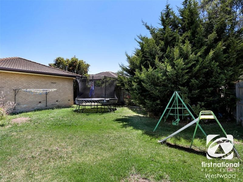 37 Huntingfield Drive, Hoppers Crossing VIC 3029