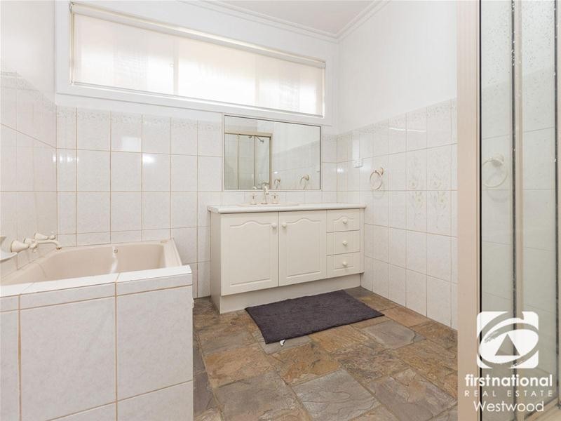 5 Leah Court, Werribee VIC 3030