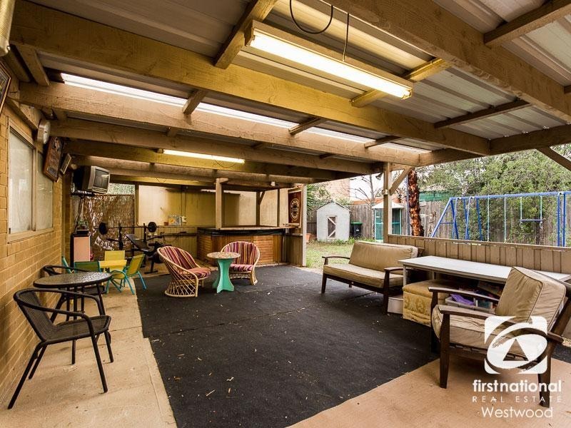 16 Grant Avenue, Werribee VIC 3030