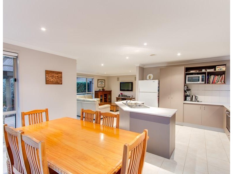 2 Mulberry Terrace, Werribee VIC 3030