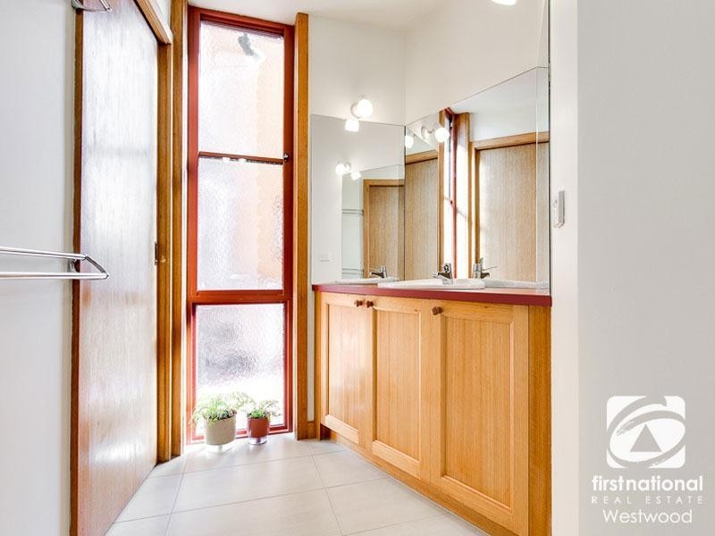 2 The Old Ford, Werribee VIC 3030