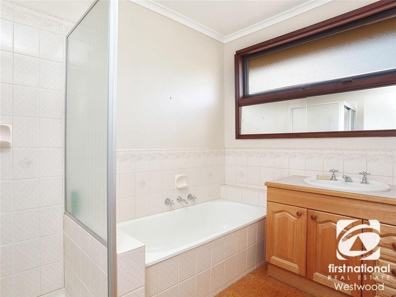 9 Quartok Avenue, Werribee VIC 3030