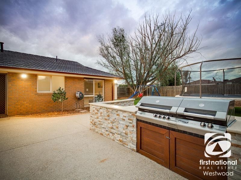 6 Coulton Court, Werribee VIC 3030