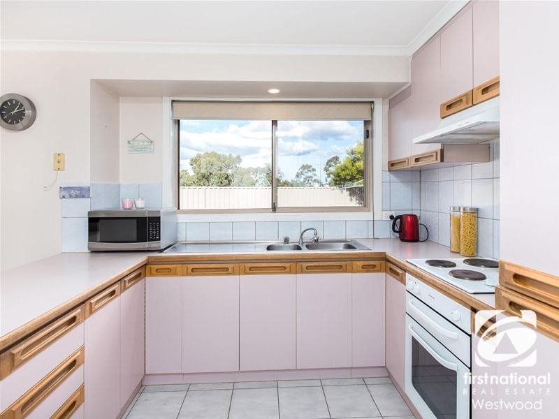 7b Chat Place, Werribee VIC 3030