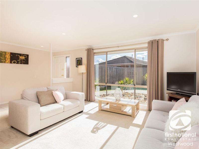 7b Chat Place, Werribee VIC 3030