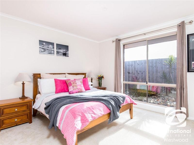 7b Chat Place, Werribee VIC 3030