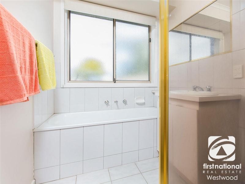 7b Chat Place, Werribee VIC 3030