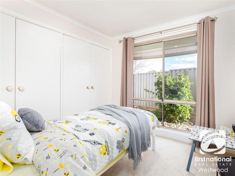 7b Chat Place, Werribee VIC 3030