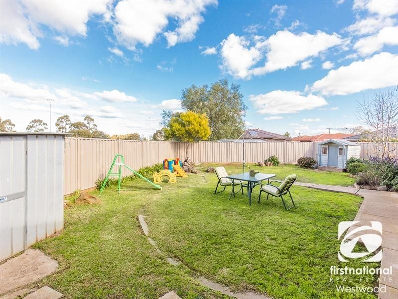 7b Chat Place, Werribee VIC 3030